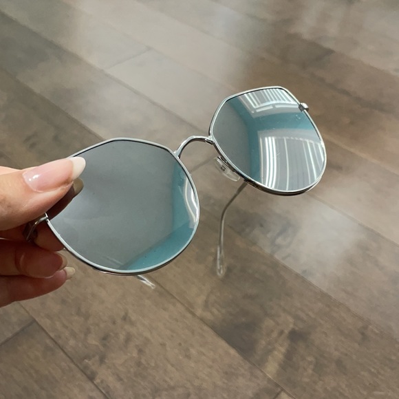 Reflective sunglasses - Picture 4 of 4